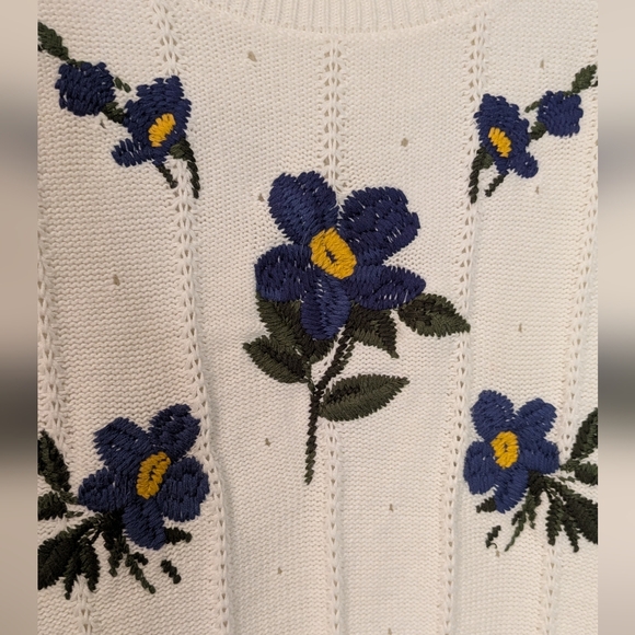 Kut from the Kloth Cream Knit Sweater With Embroidered Flowers - Picture 5 of 7